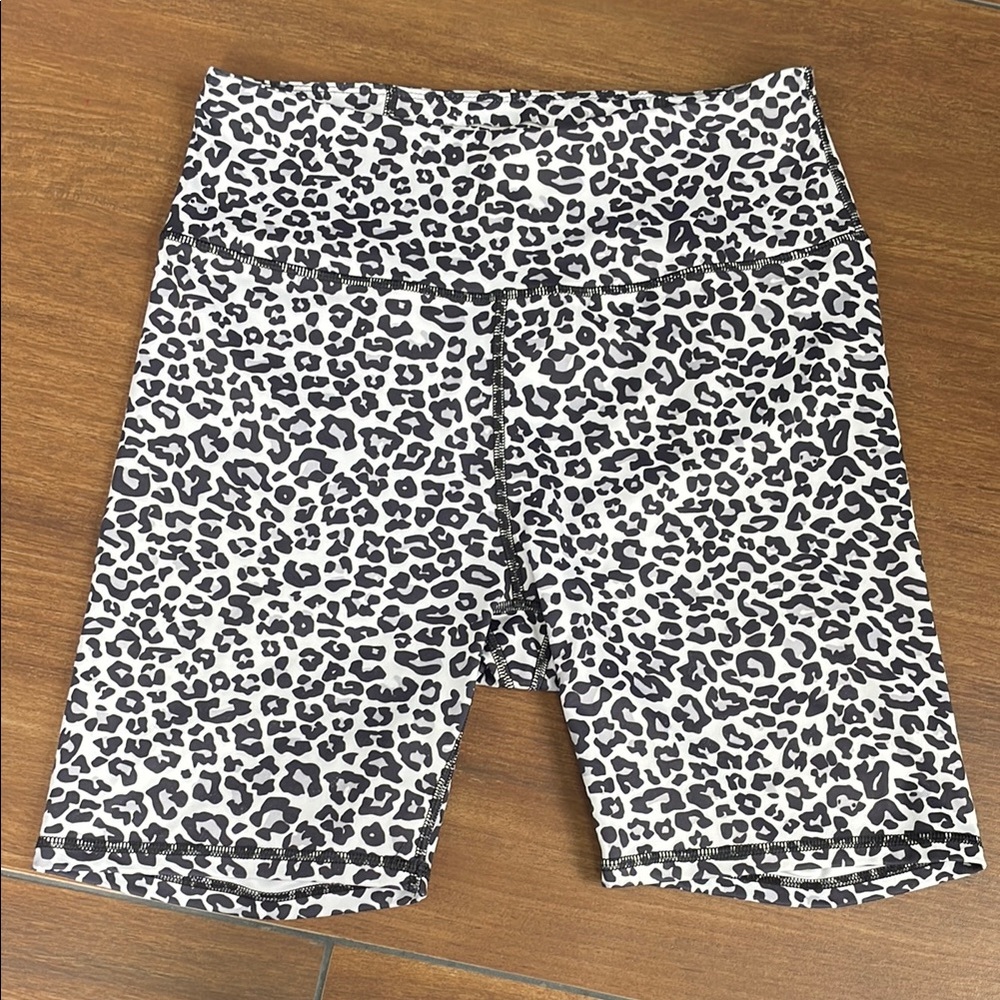 Leopard Print Women's workout Shorts